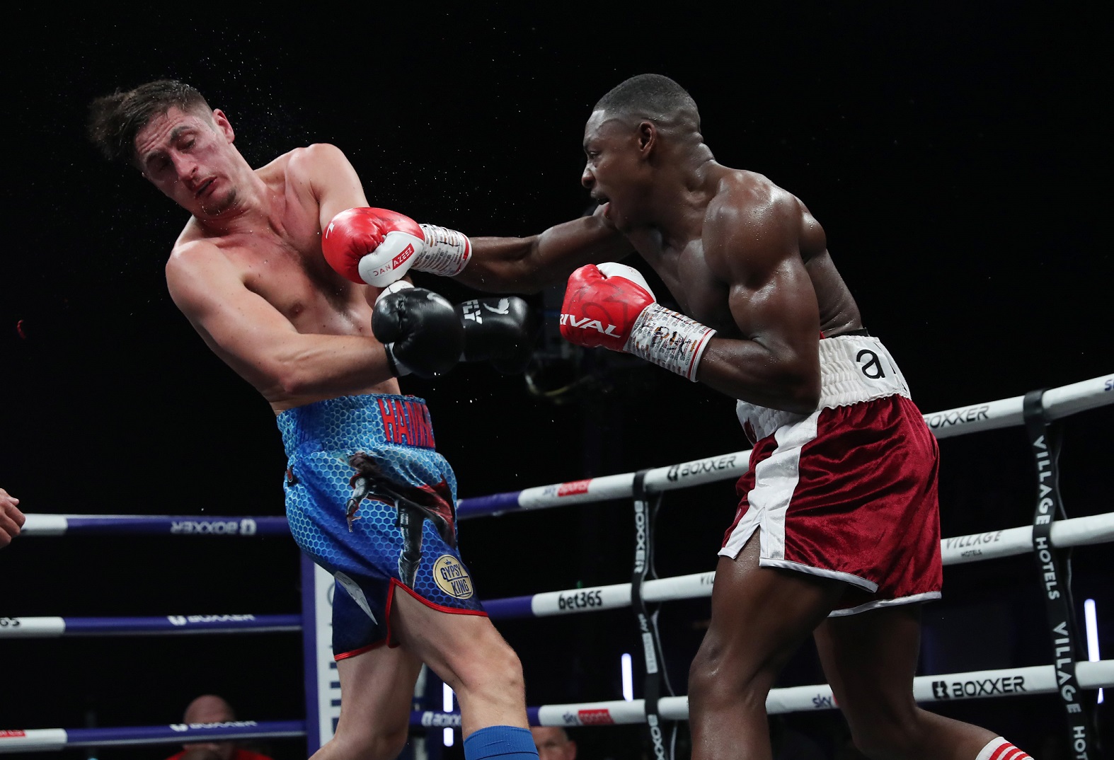 Brilliant Dan Azeez steals the show in British light heavyweight