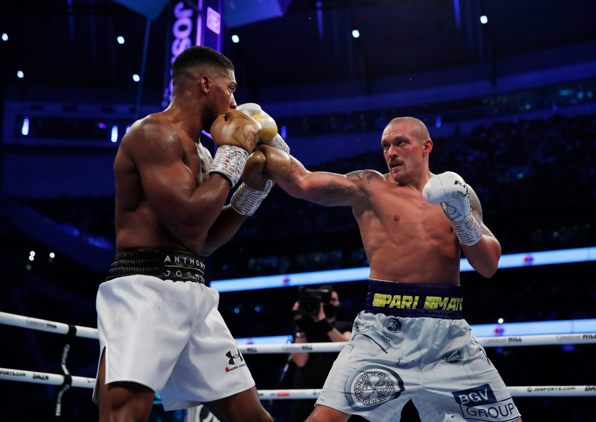 Oleksandr Usyk confirms he will complete trilogy with Anthony Joshua