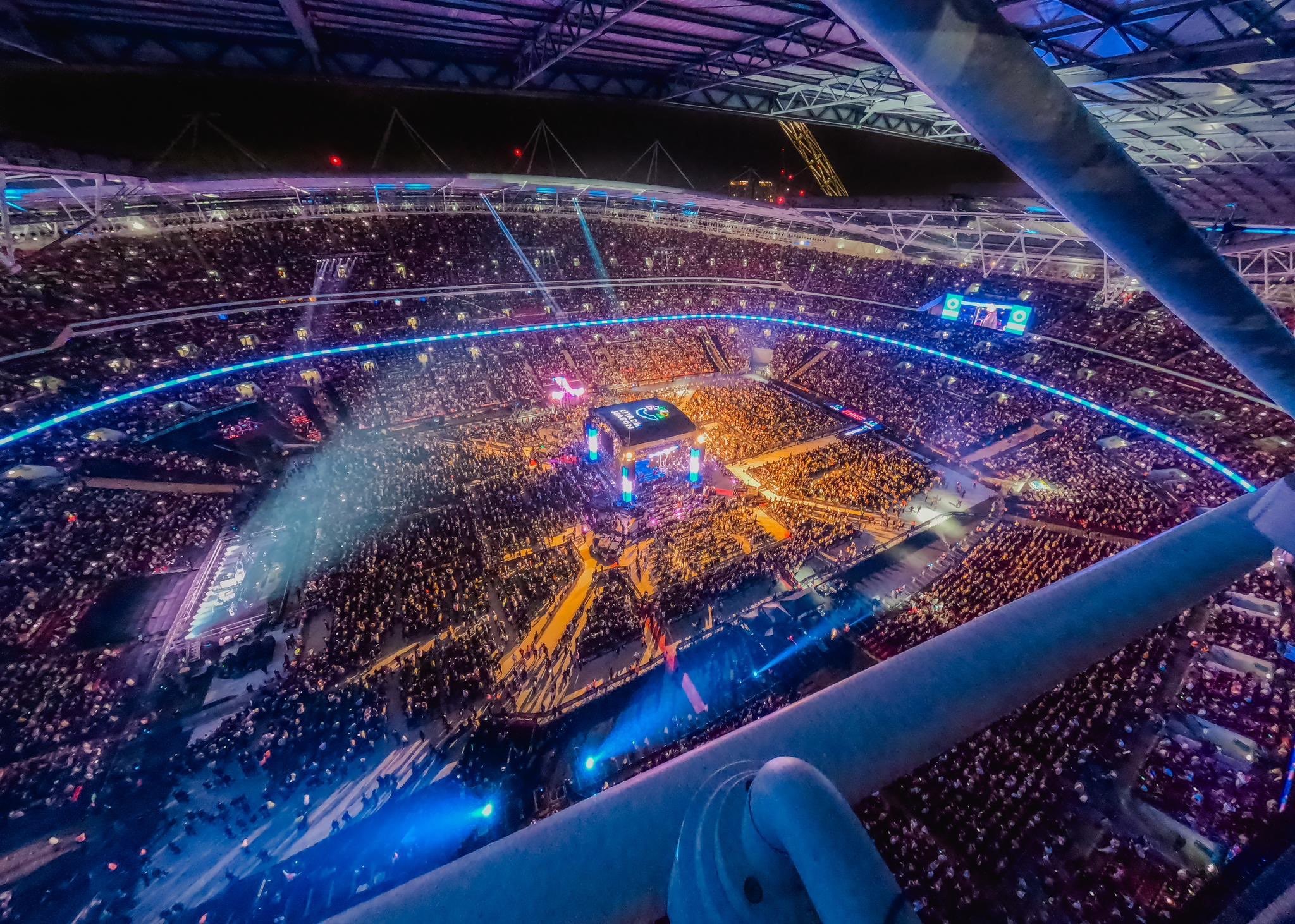 wembley stadium 98,000 record attendance joshua dubois fight